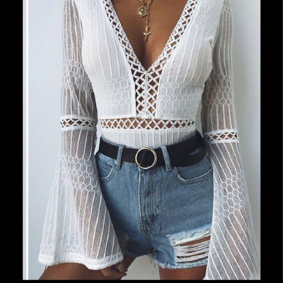 5 ✨RATED*SALE* Gorgeous bodysuit with bell sleeves - Picture 3 of 8